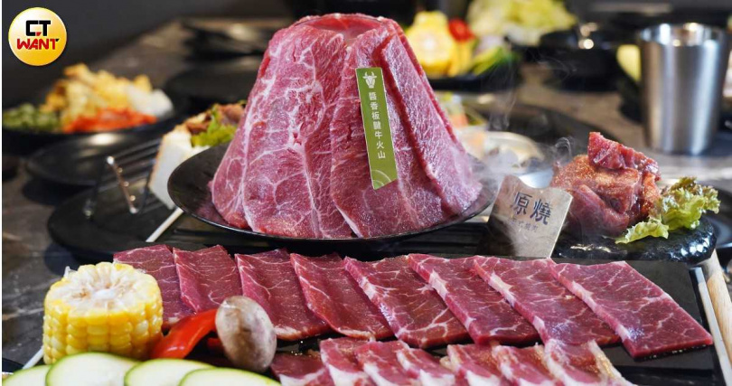 「原燒人氣火山套餐」一上桌便相當吸睛。（雙人1,698元，圖／魏妤靜攝）