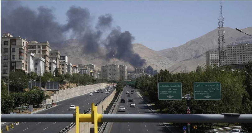 伊朗拒停火談判!稱未完成報復前不與以色列溝通,衝突恐擴大。(圖/達志/美聯社)
