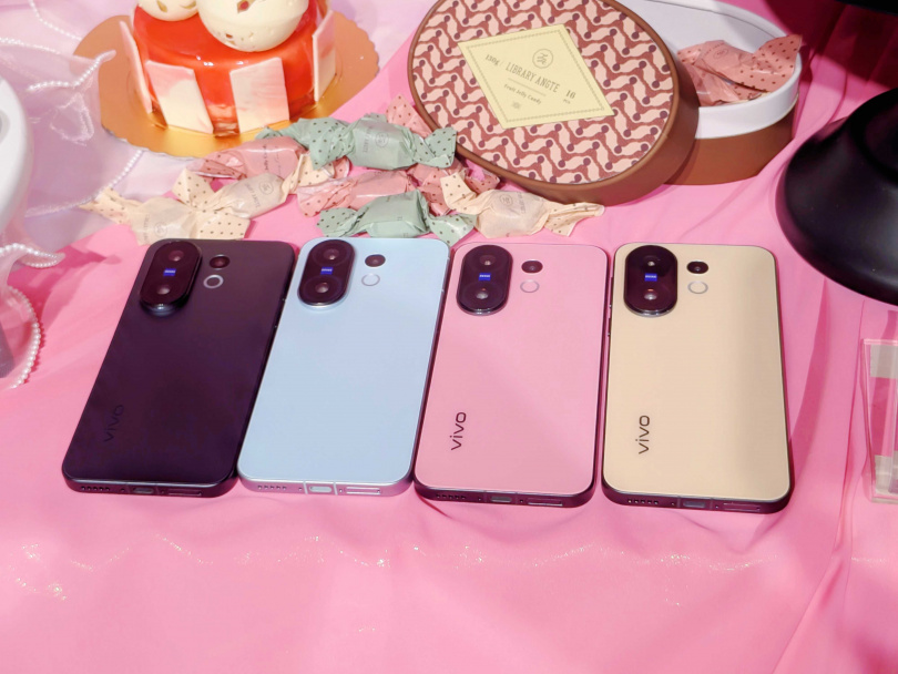 X200 FE全色系。（圖／廖梓翔攝）