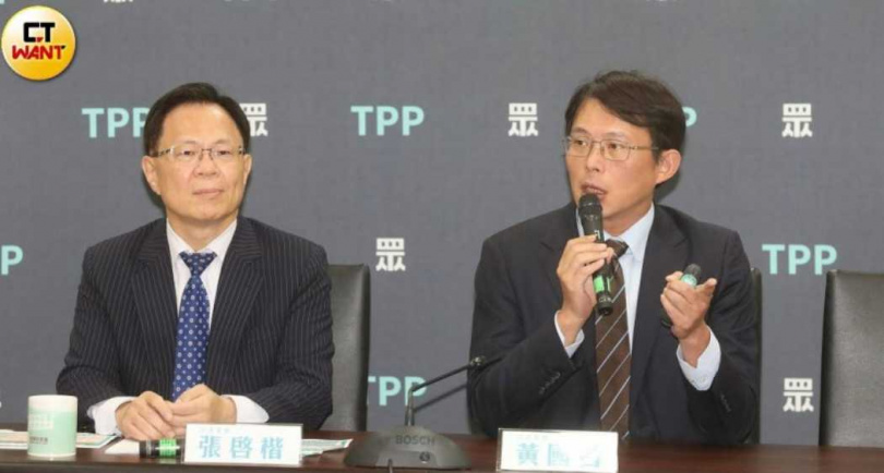 民眾黨立委張啟楷(圖左)指出,民進黨立委在總召柯建銘「帶領」下,投出25張不同意票,自行否決陳慈陽、詹鎮榮二人,外界質疑慮綠營內部是否再鬧內亂(圖/周志龍攝)