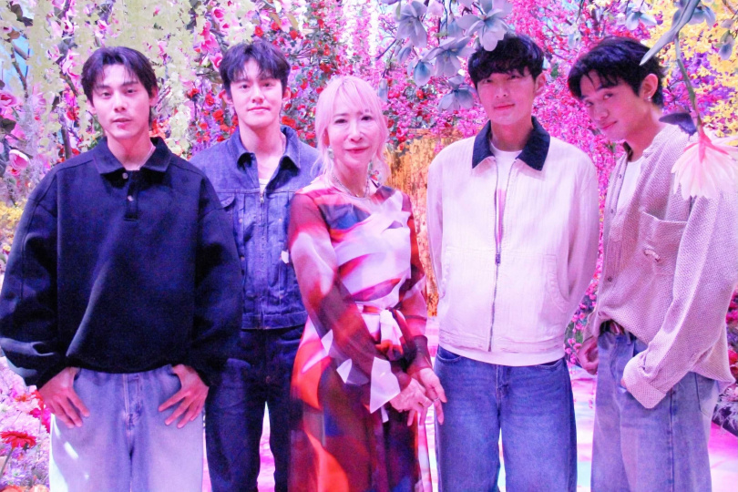 流星四少與蜷川實花合照，被稱讚可愛而害羞起來。（圖／有意思國際傳媒）