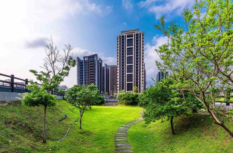 麗寶今年在地上權案共推有7案,圖為桃園小檜溪重劃區南法莊園系列。(圖/麗寶集團提供)