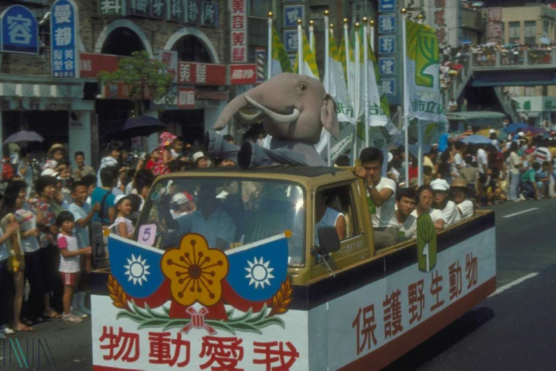 動物大搬家的林旺爺爺布偶裝先頭車隊。
