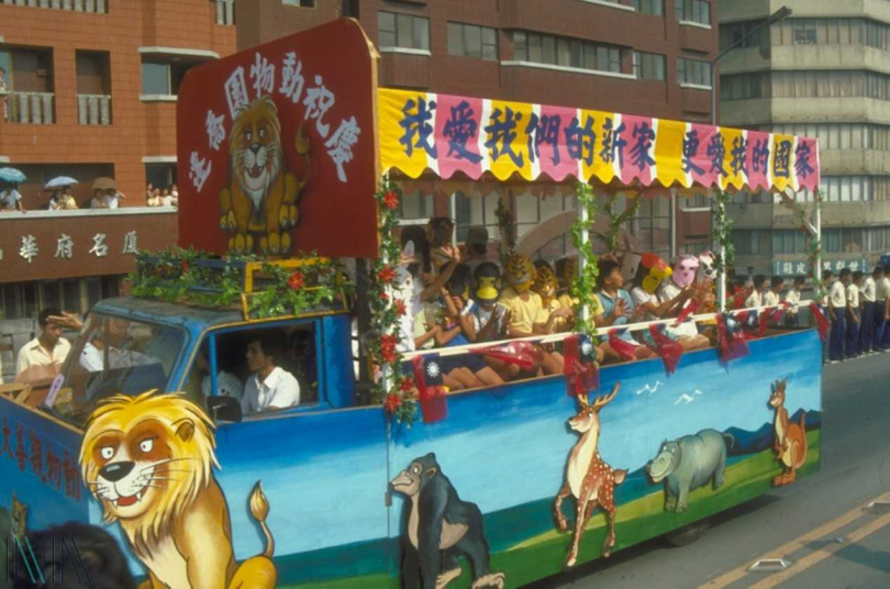 100位兒童組成的動物親善大使車隊。
