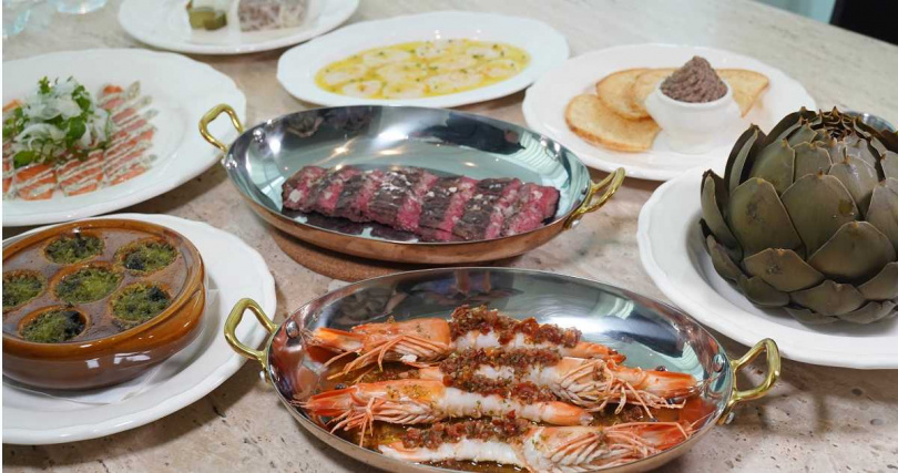 Bonami法式小館夜晚會轉為氛圍濃厚的餐酒館，提供以經典法菜為主的單點菜色。（圖／魏妤靜攝）