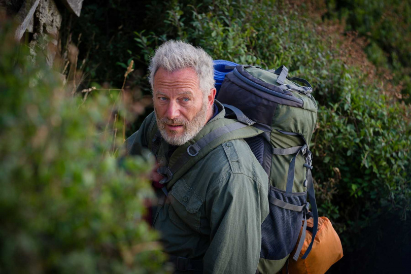 《鹽路上有你》傑森艾塞克為了精準呈現生病且行動不便的身體變化，花費大量時間跟本尊討論動作。（圖／采昌提供）