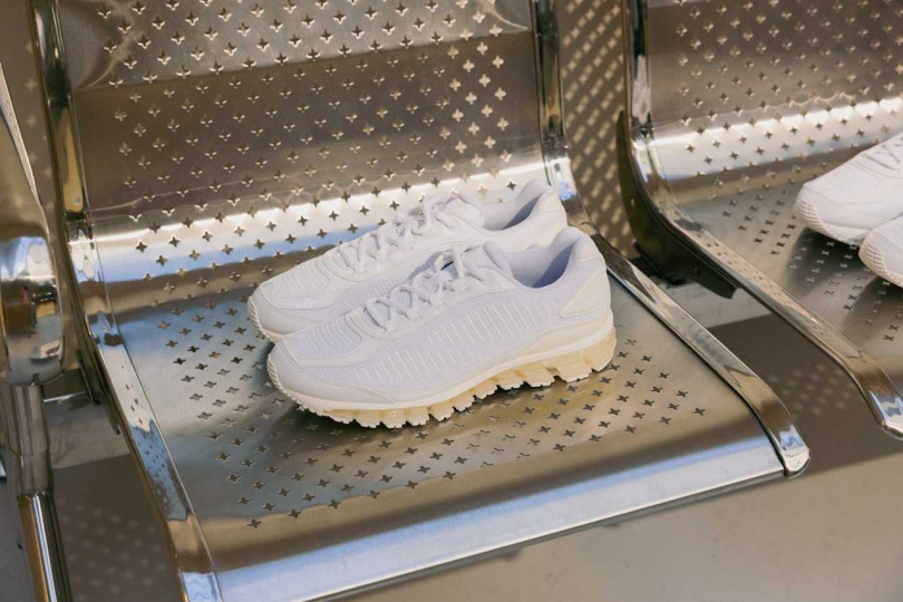 ASICS GEL-QUANTUM 360 I AMP x JJJJound (INVINCIBLE獨家販售)／7,080元（圖／品牌提供）