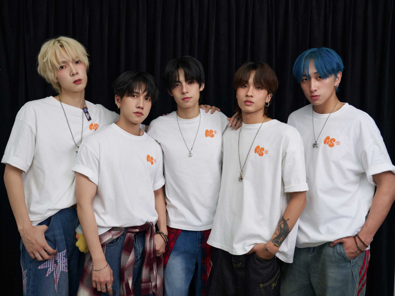 Li.an（左起）、鄭元昕、林子宸、萊恩、周孟潾組團出道。（圖／天空娛樂提供）