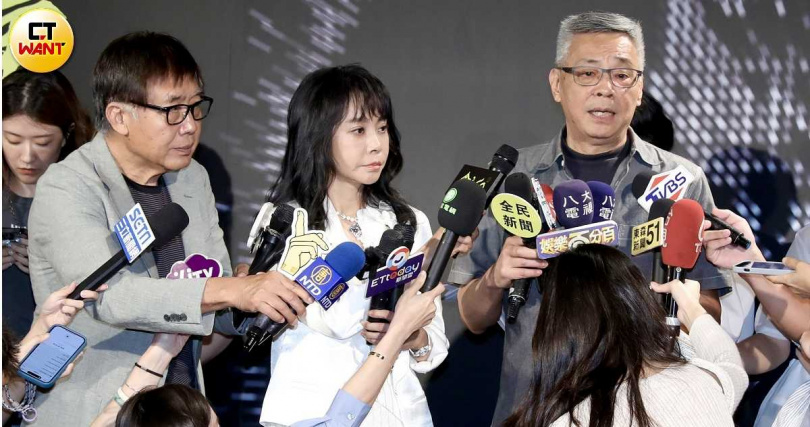 節目類評審委員會主任委員劉嵩(右)強調,評審堅守專業,不會因單一個人影響整體節目表現。(圖/侯世駿攝)