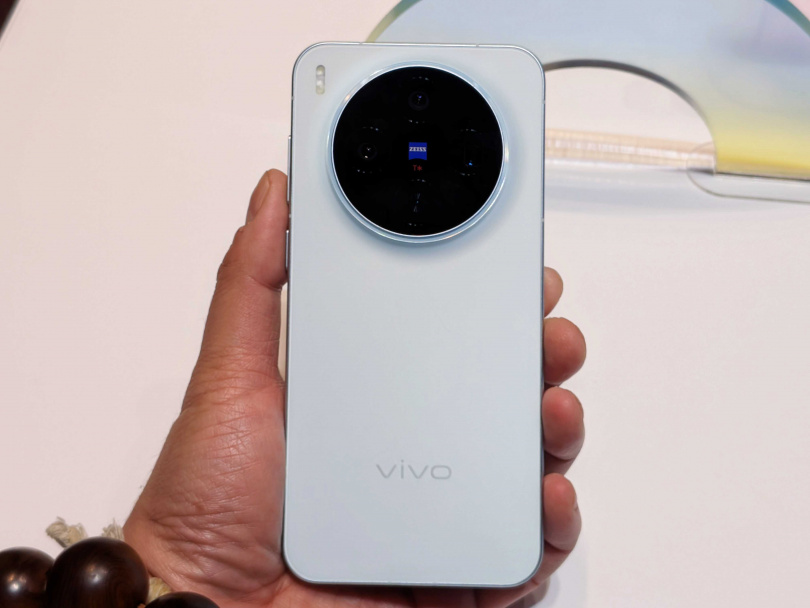 vivo X300。(圖/廖梓翔攝)