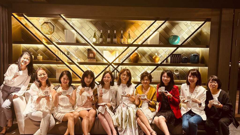 炘越共創股份有限公司總經理陳靖惠（中）近年重心放在時尚和女力領域，成立高端美學沙龍還擔任海洋政策白皮書編纂委員，讓人對其時間管理能力嘆為觀止。（圖／炘越公司提供）