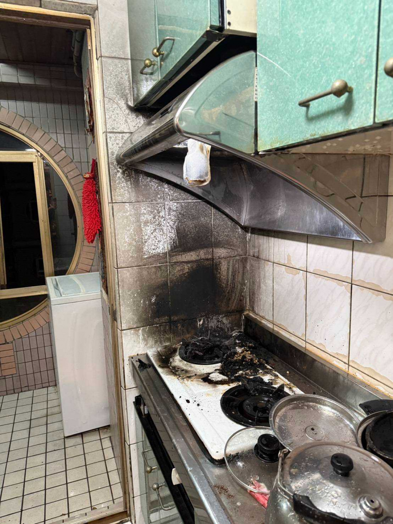 北市士林區社子街10日凌晨發生一起逆子痛打母親，對其拘禁灌水，還燒手機阻止其對外求救。（圖／翻攝畫面）