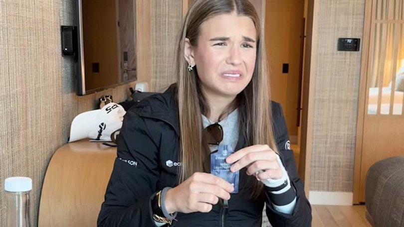 凱伊在影片中試吃購買的食品，對部分商品味道表示不滿。（圖／翻攝自YT，Kai Trump）