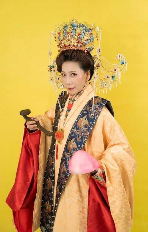 郎祖筠去年在神遊春巡嘉年華活動中扮演西王金母。(圖/大溪鳳山寺廣澤宮提供)