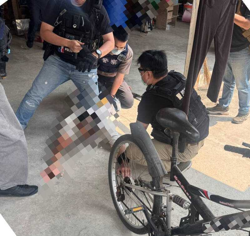 警方逮捕吳嫌,查出他與張男涉嫌虐殺湯姓男子(圖/警方提供)