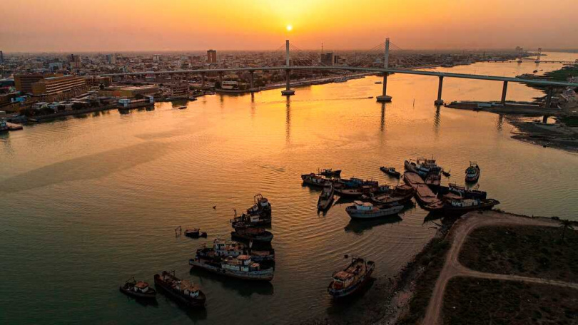 荷姆茲海峽連接波斯灣與印度洋，為國際航運關鍵節點。