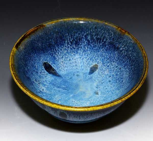 陶藝名家陳金旺的藍瀑天目。（圖／吳德亮攝影）