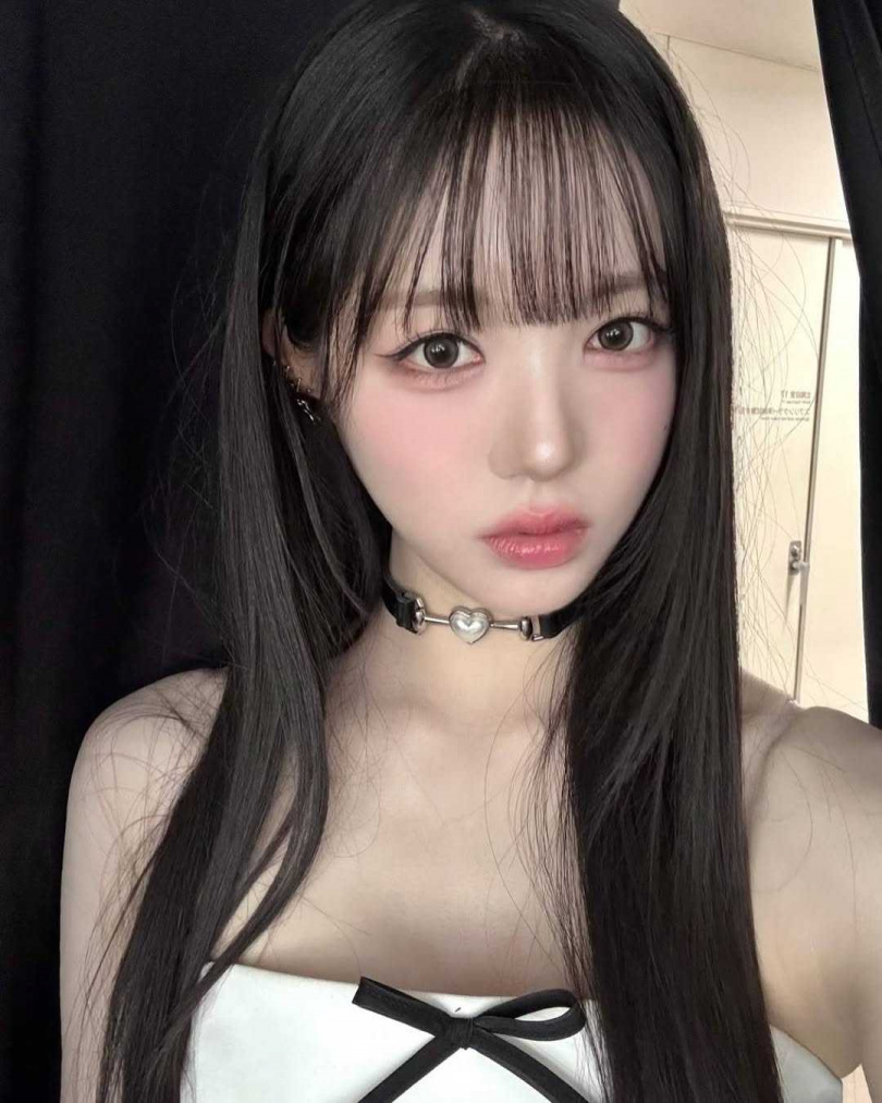 金采湲在短時間內瘦成皮包骨。(圖/翻攝X)