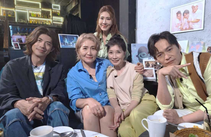 《坐吧！聊聊》最新一集邀來金鐘編劇、導演徐譽庭與演員梁正群擔任來賓。（圖／三立提供）