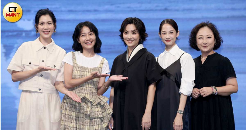 張家慧、陳婉婷、徐麗雯、簡嫚書、廖梨伶出席《靜曦》媒體活動。（圖／侯世駿攝）