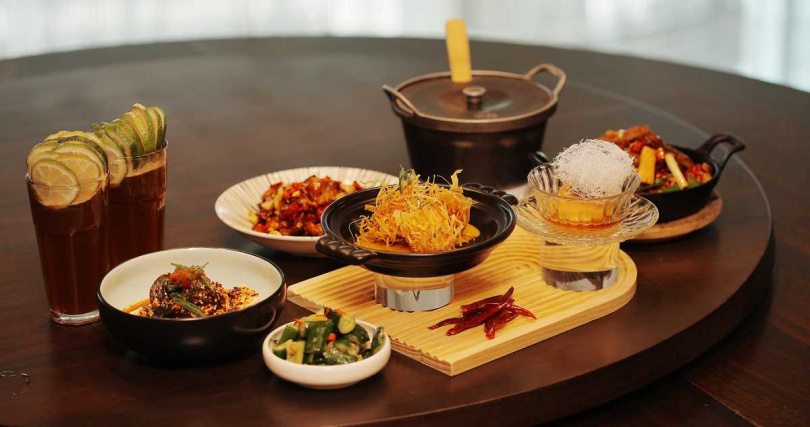 黑白味覺開飯制霸商品合照（圖／開飯川食堂提供）。