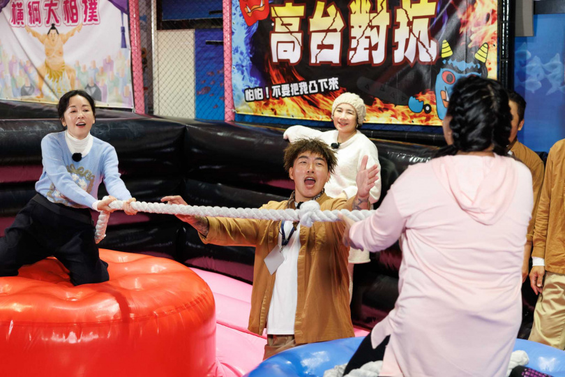 《全明星出發吧！》重現《百戰百勝》經典遊戲高台對抗。（圖／好看娛樂）