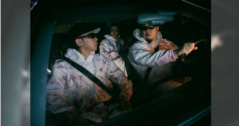 頑童拍攝MV時展現絕佳默契。（圖／本色音樂提供）