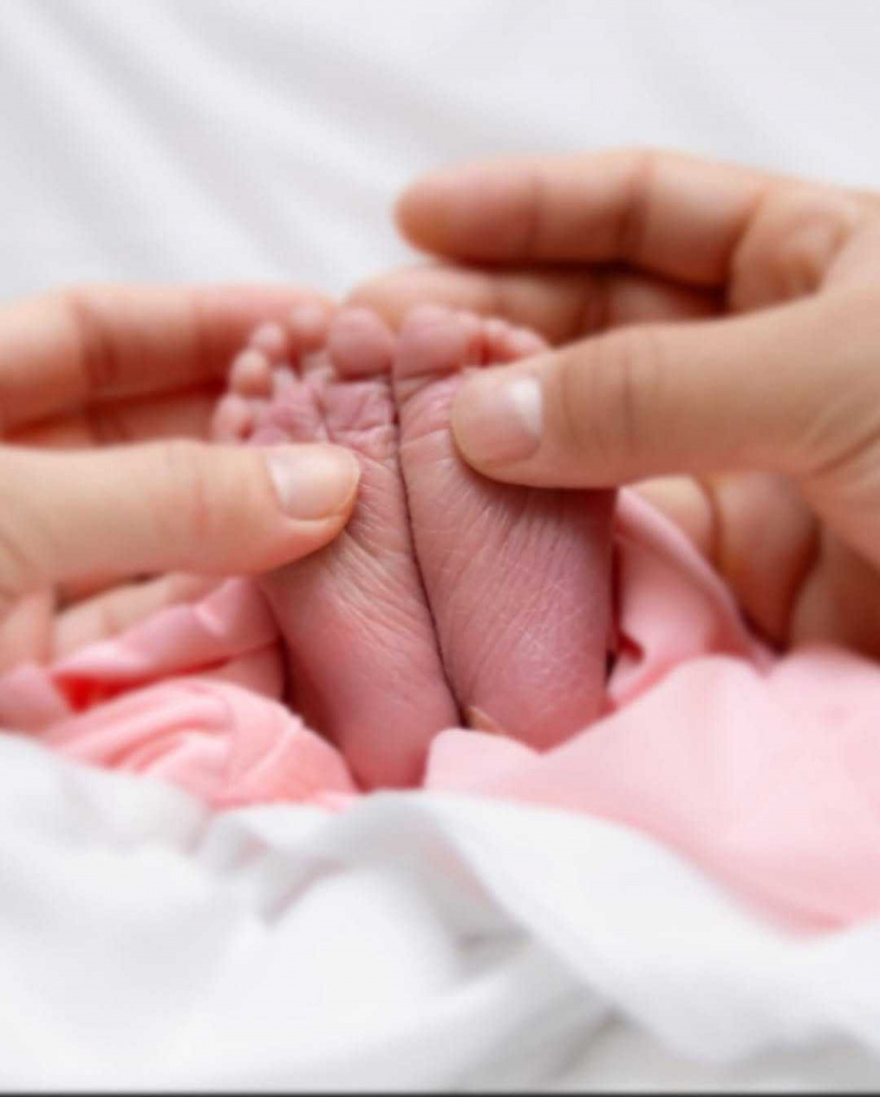 大谷翔平曬出女兒的小腳丫。(圖/大谷翔平IG)