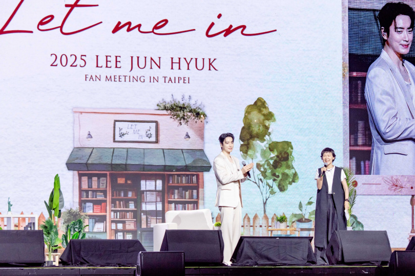 李浚赫穿著一身白色西裝帥氣現身，讓粉絲尖叫連連。（圖／希林國際Chillin International提供）