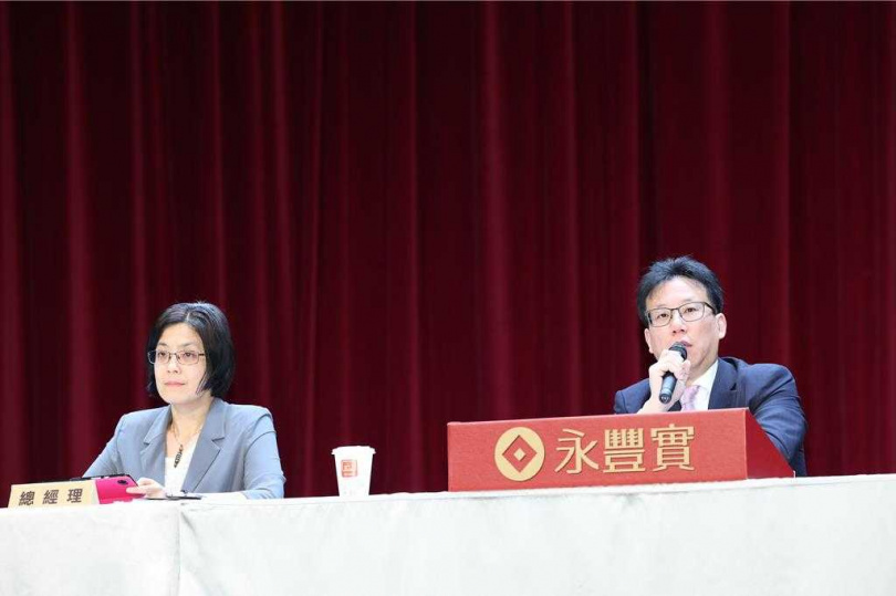 永豐實今年上半年營收54.24億元，獲利3.92億元，每股稅後盈餘EPS為1.47元，圖右為董事長何奕達。（圖／永豐實提供）