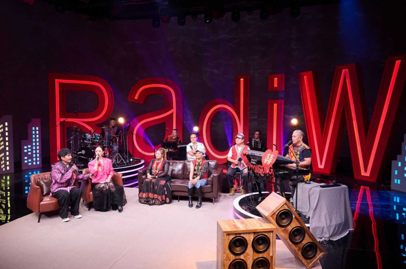 《Radiw不打烊》每集以不同主題展開，呈現原民音樂的多樣樣貌。（圖／原住民族電視台提供）