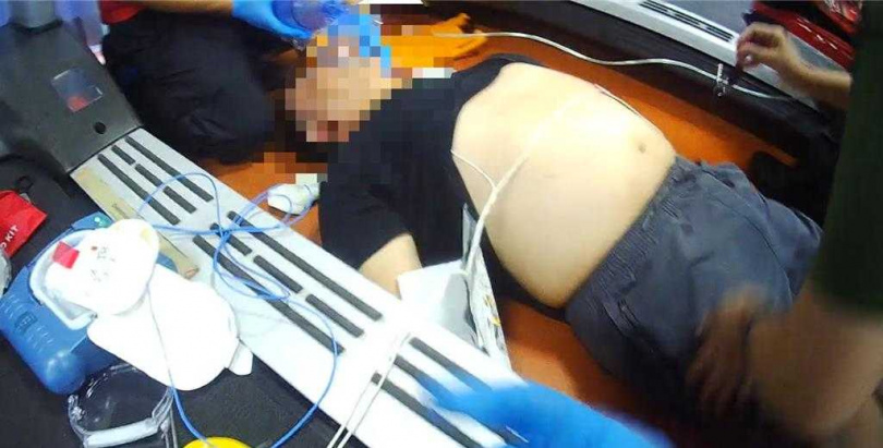 男子使用跑步機後突倒地不起，經急救搶回一命。（圖／讀者提供）