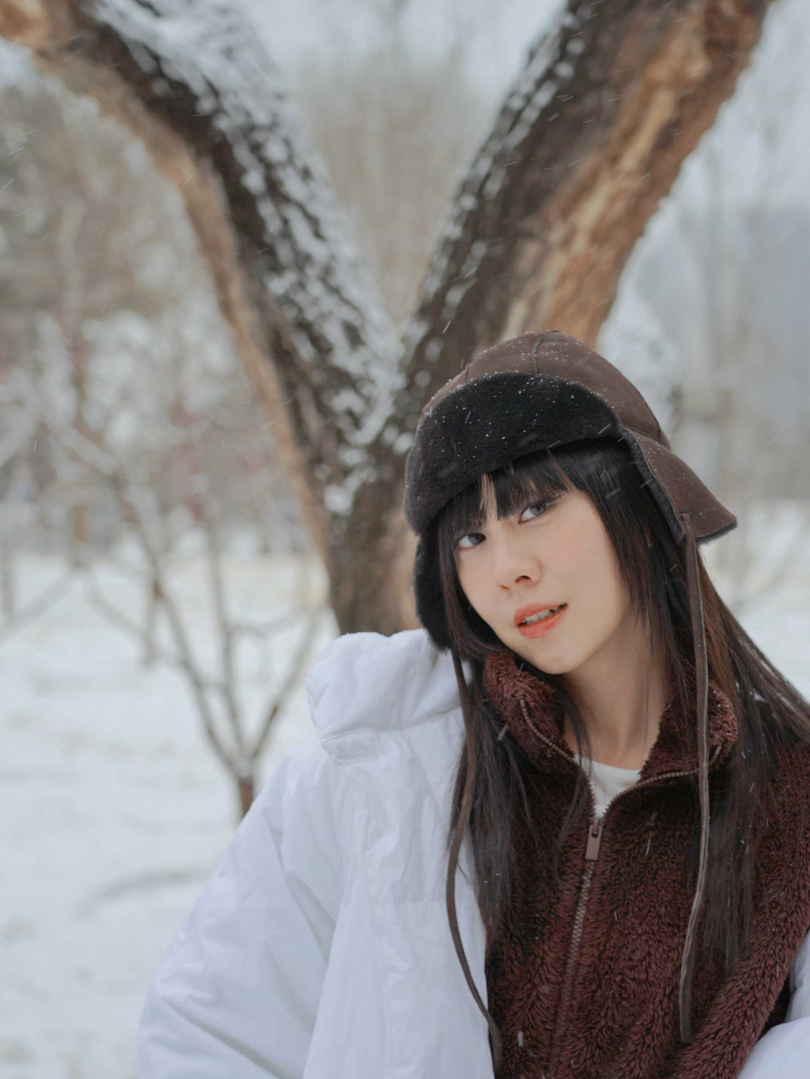 白安到北京剛好遇到初雪。（圖／相信音樂提供）