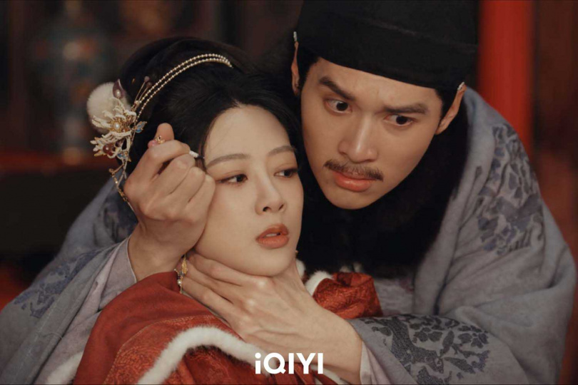 《家業》楊紫（左）被王梓豪抓走上演強制愛。（圖／iQIYI愛奇藝國際版）