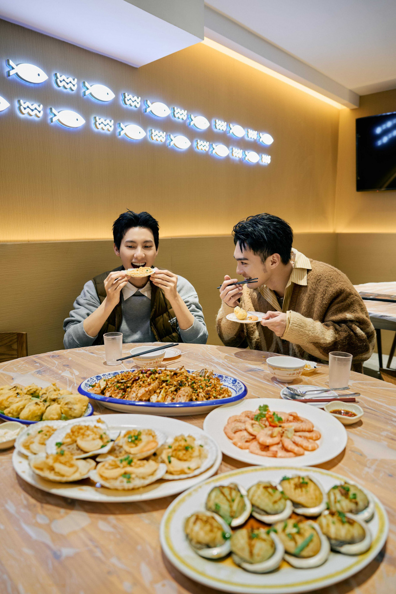 香港美食讓黃偉晉與彭千祐印象深刻。（圖／源活國際娛樂提供）