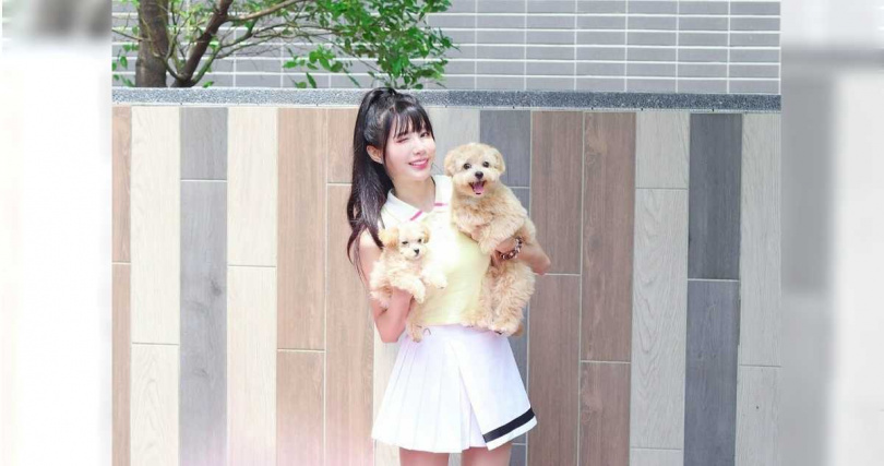 養了寵物後，筠熹減少許多社交活動也因此省下不少錢。（圖／時代創藝提供）