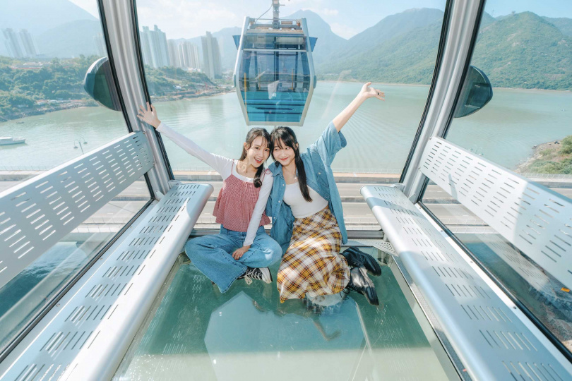 坐在全景車廂內可將海、陸、空全景盡收眼底。（圖／昂坪360提供）