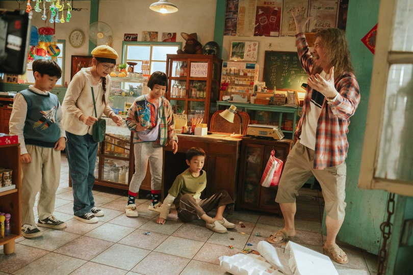 《什麼都沒有雜貨店》第二季加入四位新成員組成的「F4」，讓原本的四人發現自己在雜貨店的地位岌岌可危。（圖／公視提供）