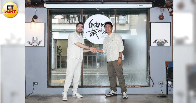 融融和節目首站土耳其之旅的搭檔圖佳一起亮相。（圖／楊澍攝）