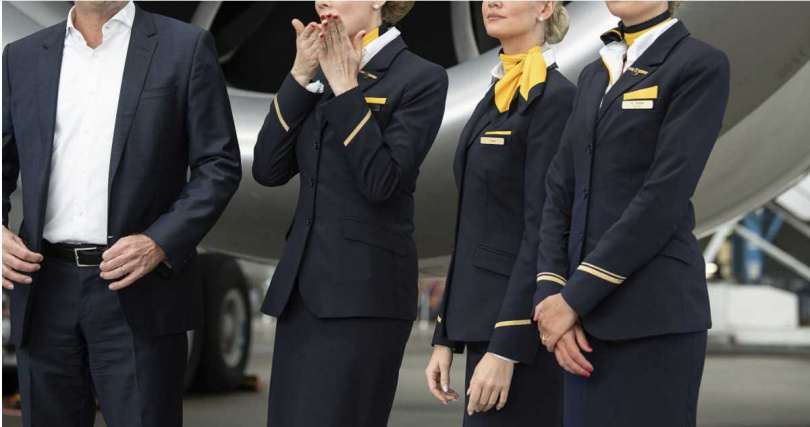 飛機駕駛艙通常由兩人值守，交接空檔可能成為私下約會的契機。（圖／達志／美聯社）