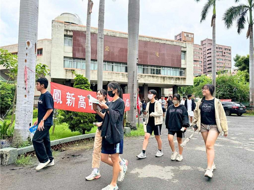 大學分科測驗11日登場！考試科目為物理、化學、生物、數學甲，多數考生認為化學科圖表多，題目偏難。（圖／高雄第二考區中山大學提供）