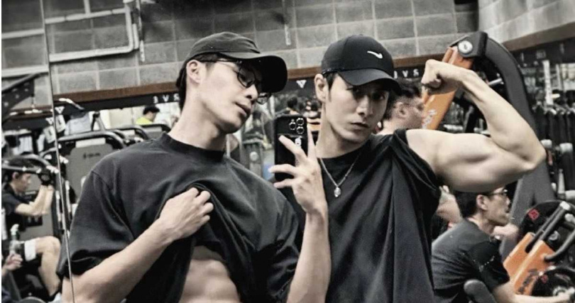 管麟與宋偉恩拍戲拍出好交情。（圖／管麟臉書）