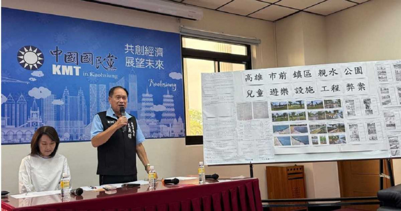 高市議員王義雄（右）、陳麗娜（左）9月30日質疑，前鎮區翠亨北路親水公園兒童遊樂設施工程預算有貓膩，其中斥資78萬元的「兒童休憩區」卻完全沒有遊樂設施。（圖／中國時報記者柯宗緯攝）