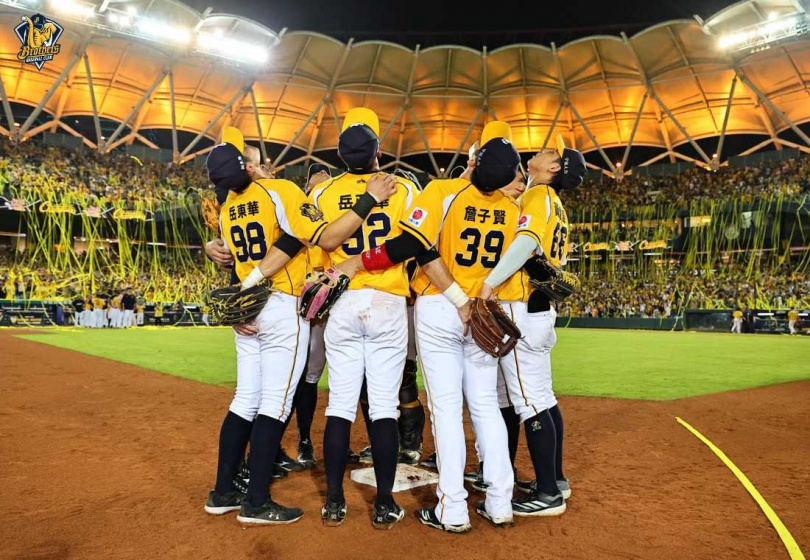 中信兄弟奪得下半季冠軍。（圖／翻攝臉書／兄弟Fans Club）