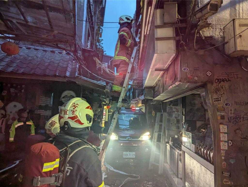 新北市瑞芳九份老街下午傳出火警。（圖／民眾提供）