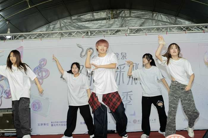 師大龍泉好康蛇采飛揚開學季活動，師大韓風舞蹈社。(圖片提供／師大龍泉商圈)