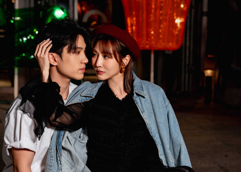 曾莞婷與演員日朗親密互動。（圖／東森綜合台提供）