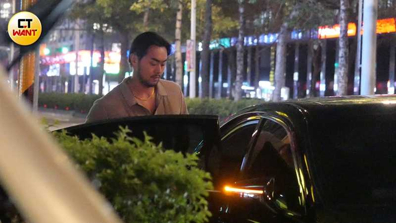 林家正單獨搭車離場。（圖／本刊攝影組）