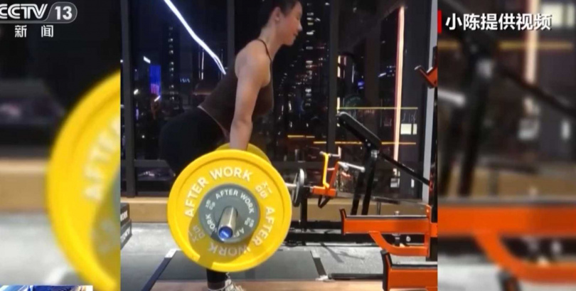 當事人為參加業餘健美比賽進行高強度訓練,每天長時間在健身房訓練。(圖/央視新聞)