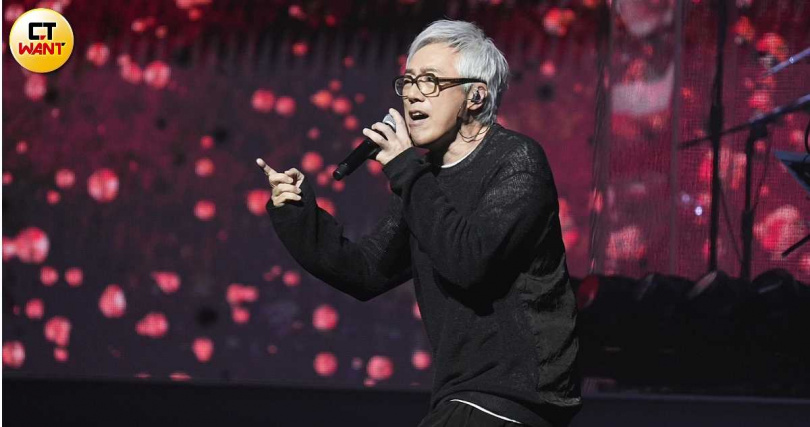 游鴻明開唱好友張宇現身擔任嘉賓掀起高潮。(圖/蘇聖倫攝)